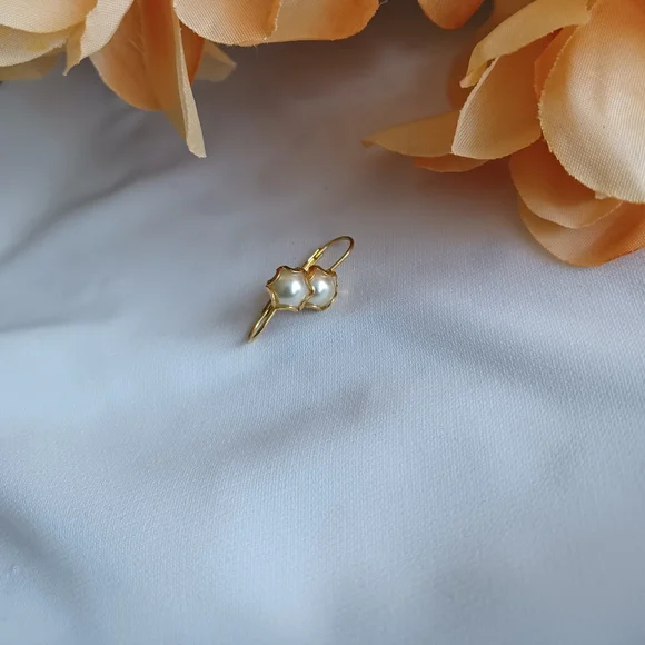 Elegant Gold and Pearl Stud Earrings - Picture 7 of 16